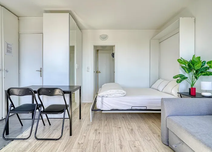 4 People Accord Arena Bercy Apartman