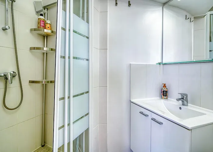 4 People Accord Arena Bercy Apartman *